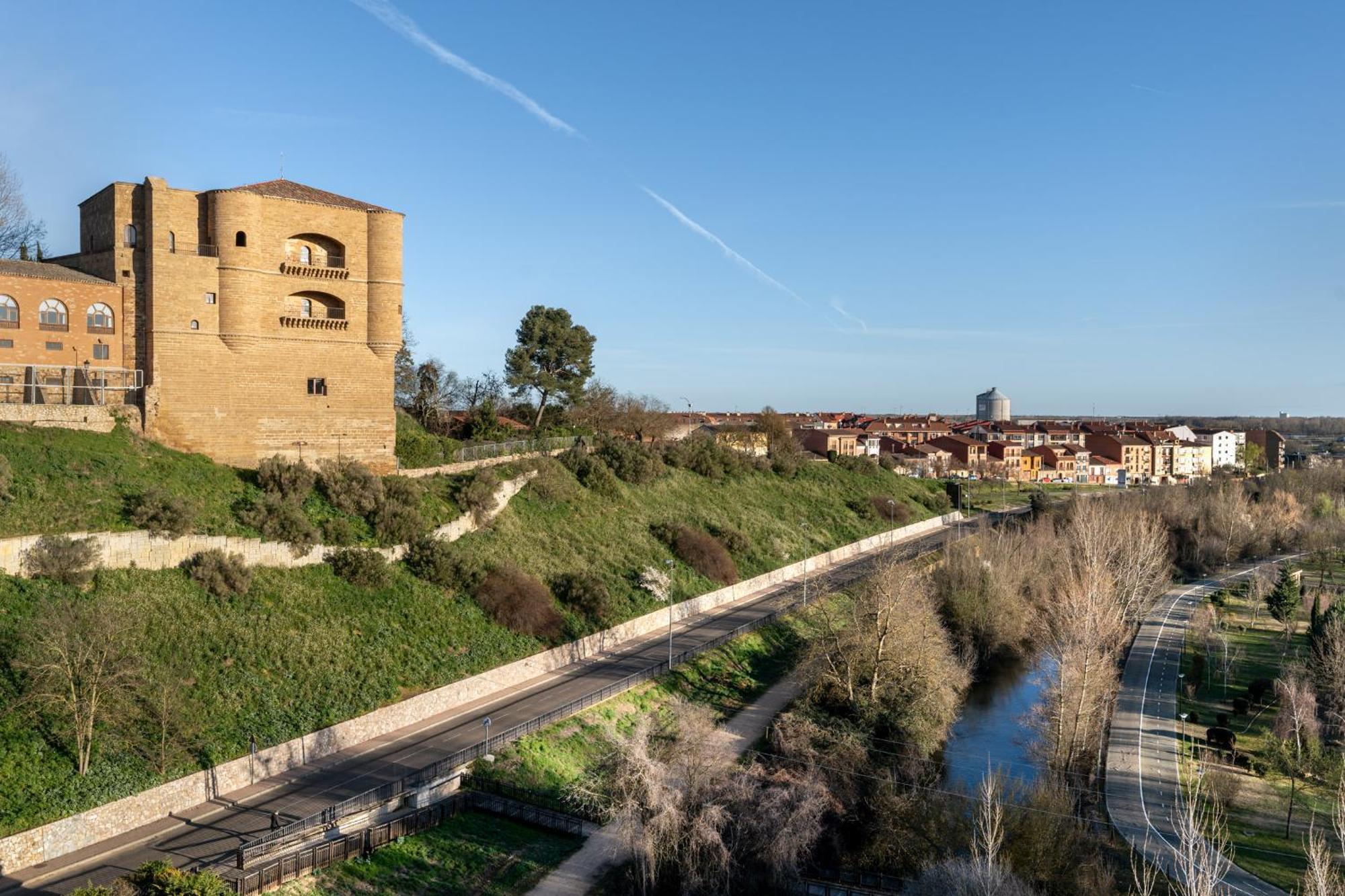 Parador De Benavente Exteriör bild